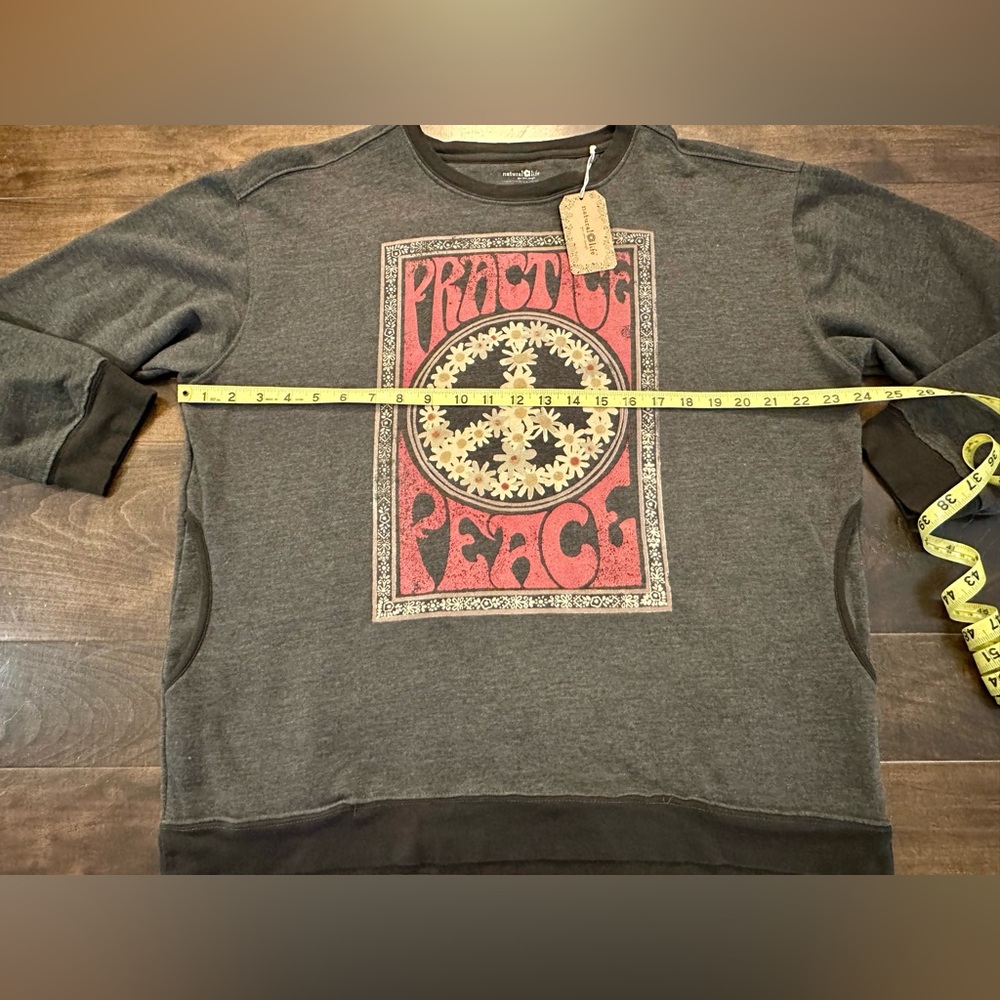 🌟 NWT NATURAL LIFE Brown Crewneck Sweatshirt with Peace Daisy Graphic - Picture 6 of 9